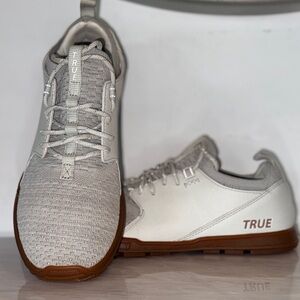 TRUE Linkswear OG Feel Golf Shoes Men’s 9.5 – Minimalist Spikeless White Tan